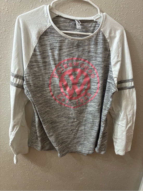 Pennant Tops - Women’s XL Volkswagen Raglan Top with Pink Logo